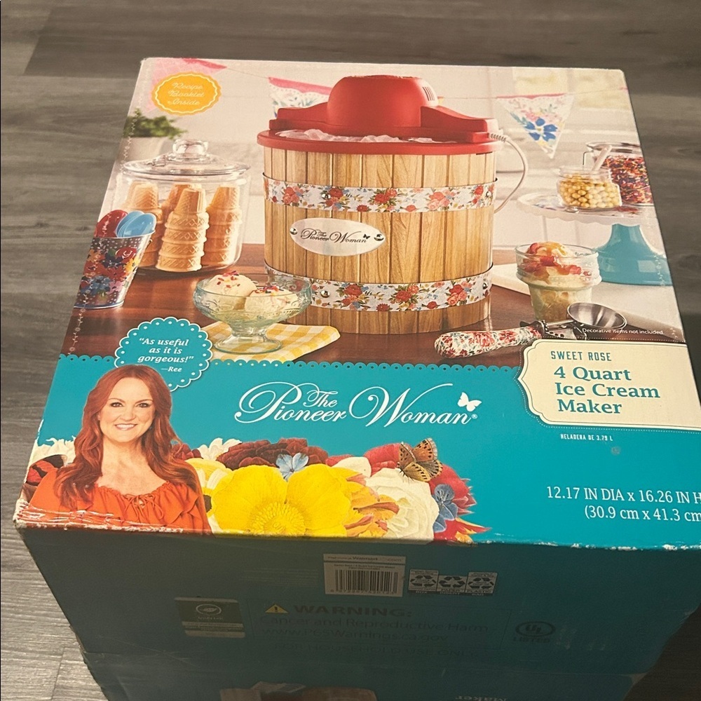 The Pioneer Woman‎ Red and Wood Ice Cream Maker